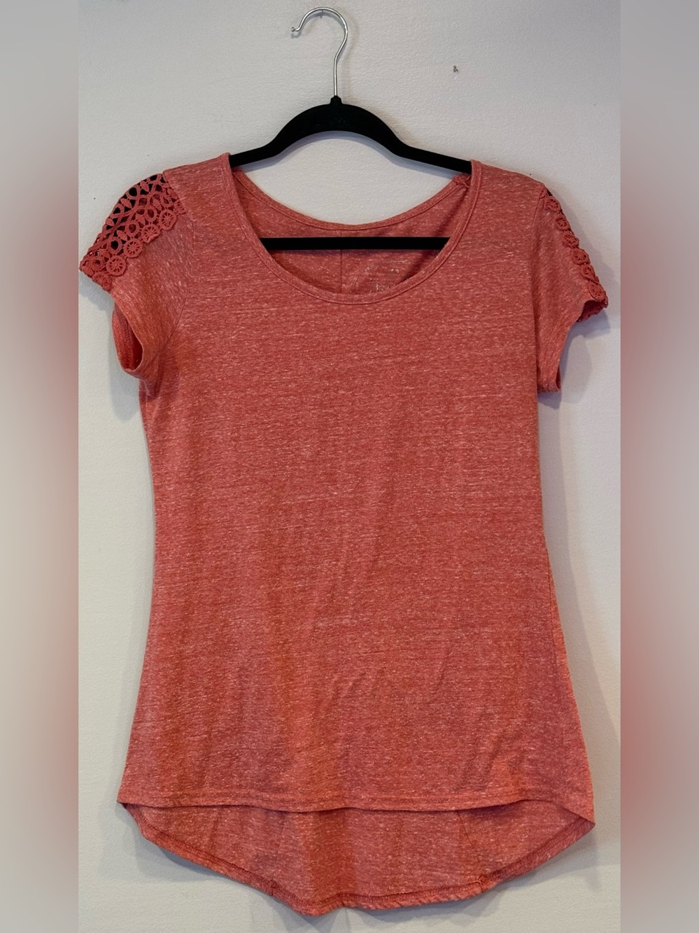Poof! Apparel Coral Scoop Neck Lace Shoulder Detail Juniors T-Shirt Size M